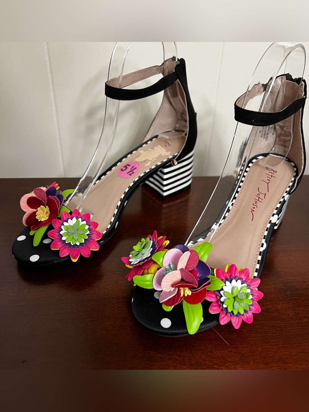 Betsey Johnson Indy colorful 3D Floral Striped Block Heel Sandals - Size 5.5 - Picture 5 of 11